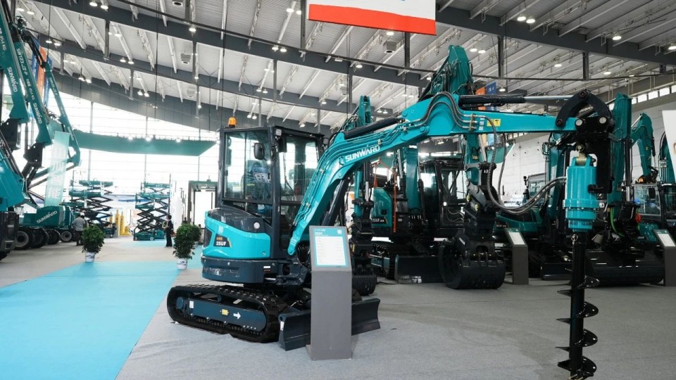 2025 CICEE | 从简单工具迈向多元化解决计划，，，，，，，LETOU乐投智能泛起非凡挖掘机风范