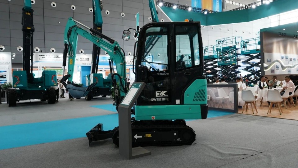 2025 CICEE | 从简单工具迈向多元化解决计划，，，，，，，LETOU乐投智能泛起非凡挖掘机风范