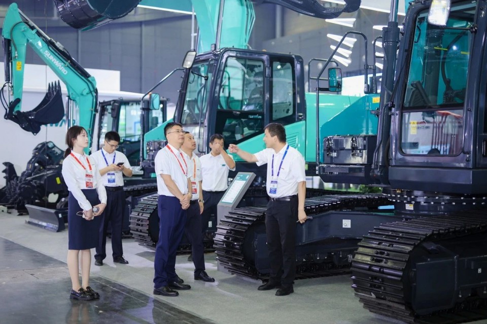 2025 CICEE | 从简单工具迈向多元化解决计划，，，，，，，LETOU乐投智能泛起非凡挖掘机风范