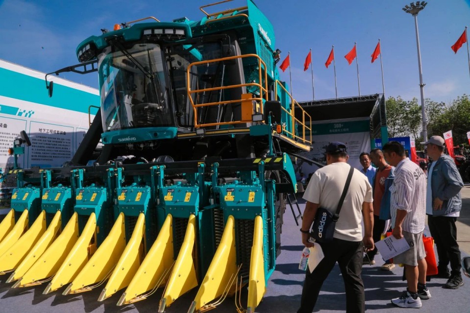 LETOU乐投智能亮相2025新疆国际农业机械展览会