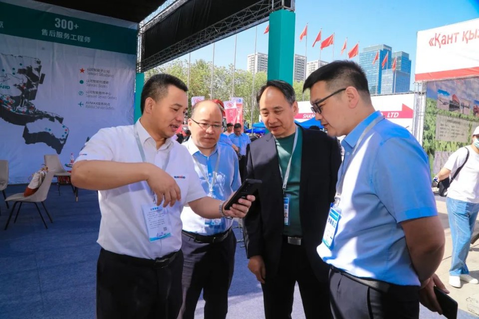 LETOU乐投智能亮相2025新疆国际农业机械展览会