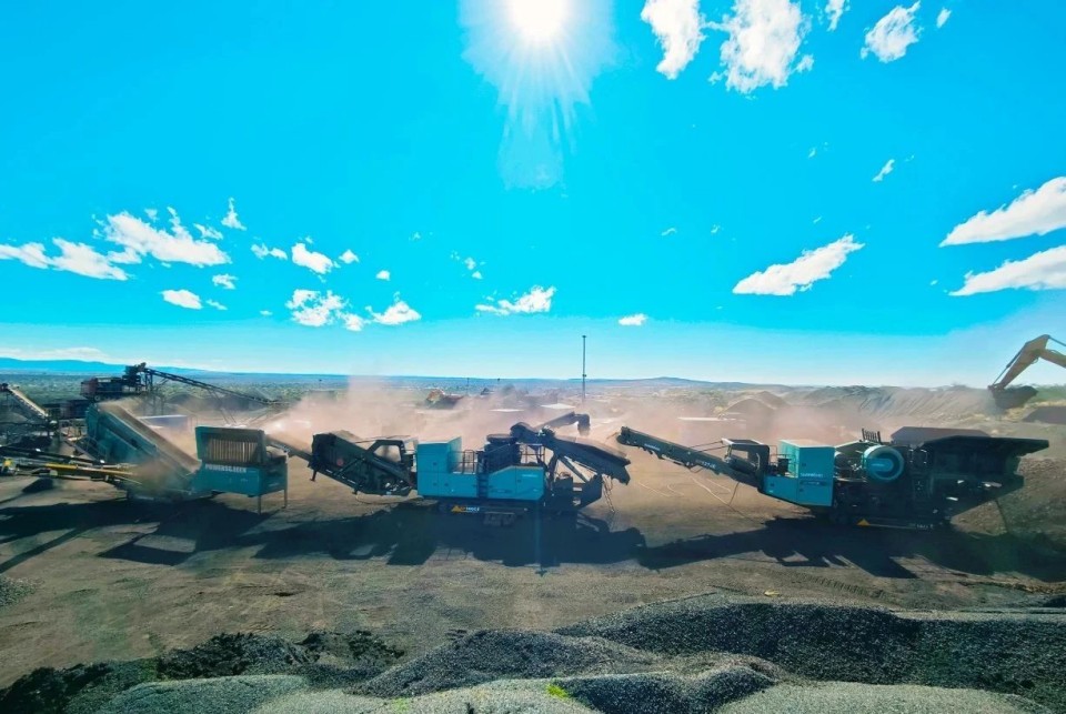 LETOU乐投智能破碎筛分成套装备乐成上岸非洲市。。。。，，共绘相助共赢新篇章