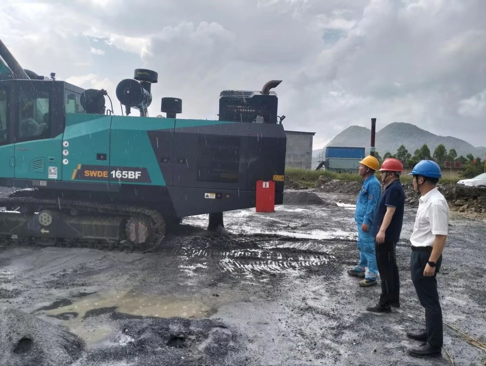 跨越LETOU乐投万里 智启效劳新程——LETOU乐投矿岩“效劳万里行”活动走进海螺水泥