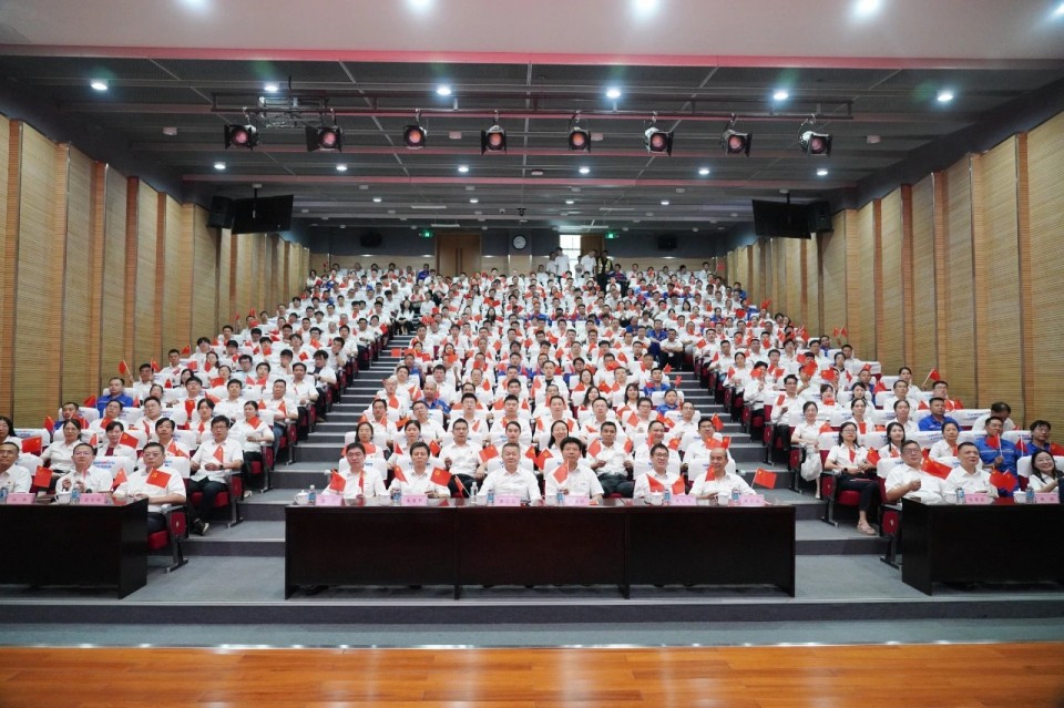 LETOU乐投智能组织集中收看纪念中国人民抗日战争暨天下反法西斯战争胜利80周年大会