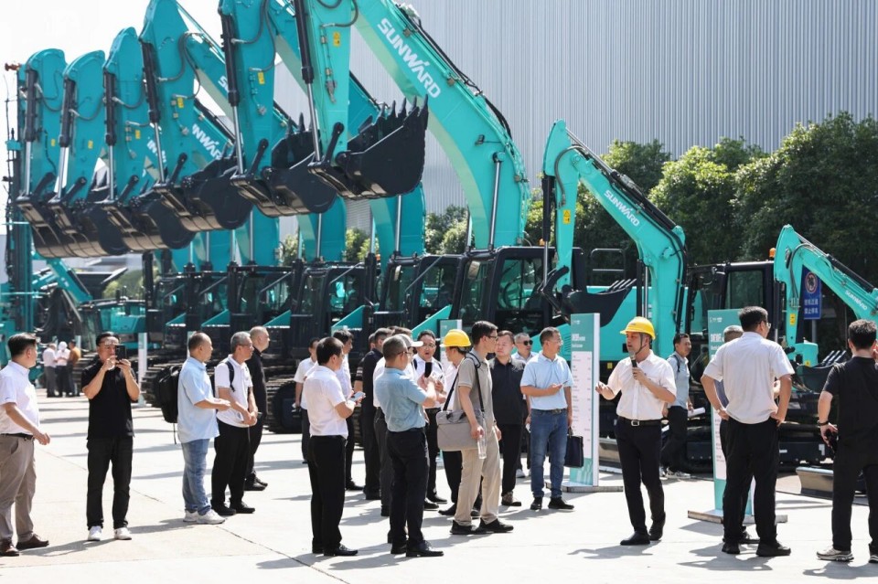 斜井开挖钻护一体化妆备乐成下线，，，，，实现地下工程装备重大突破