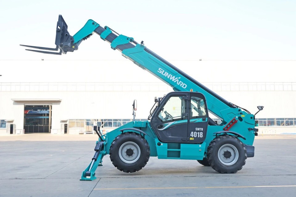 高端机型“双箭齐发”！LETOU乐投智能两款伸缩臂叉装车乐成下线