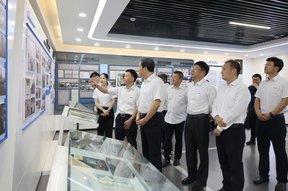 中国煤炭地质总局局长马刚到访LETOU乐投智能，，，，，，，同谋绿色智能矿山装备生长新路径