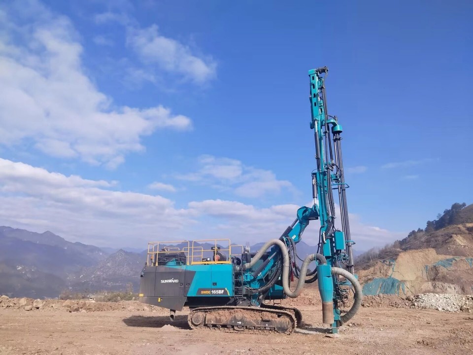 立异引领，，，，，实力见证！LETOU乐投智能明星产品荣登“2025工程机械TOP10年度榜”