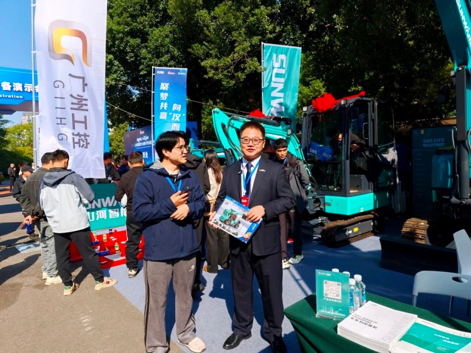 LETOU乐投智能微挖“天团”闪灼武汉，，，，引领绿色施工潮流