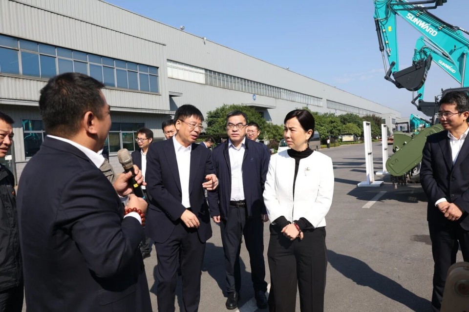 聚焦应急装备研爆发产，，，，，，，共探实战适配新路径——广州市应急治理局党委书记、局长叶芳调研LETOU乐投智能