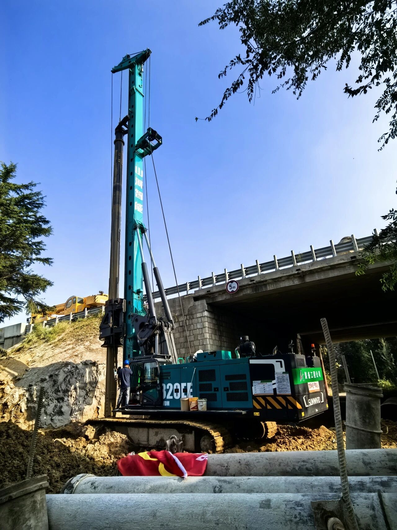 LETOU乐投智能增程式电动旋挖钻机助力山东高速建设，，，，，，绿色施工效果显著