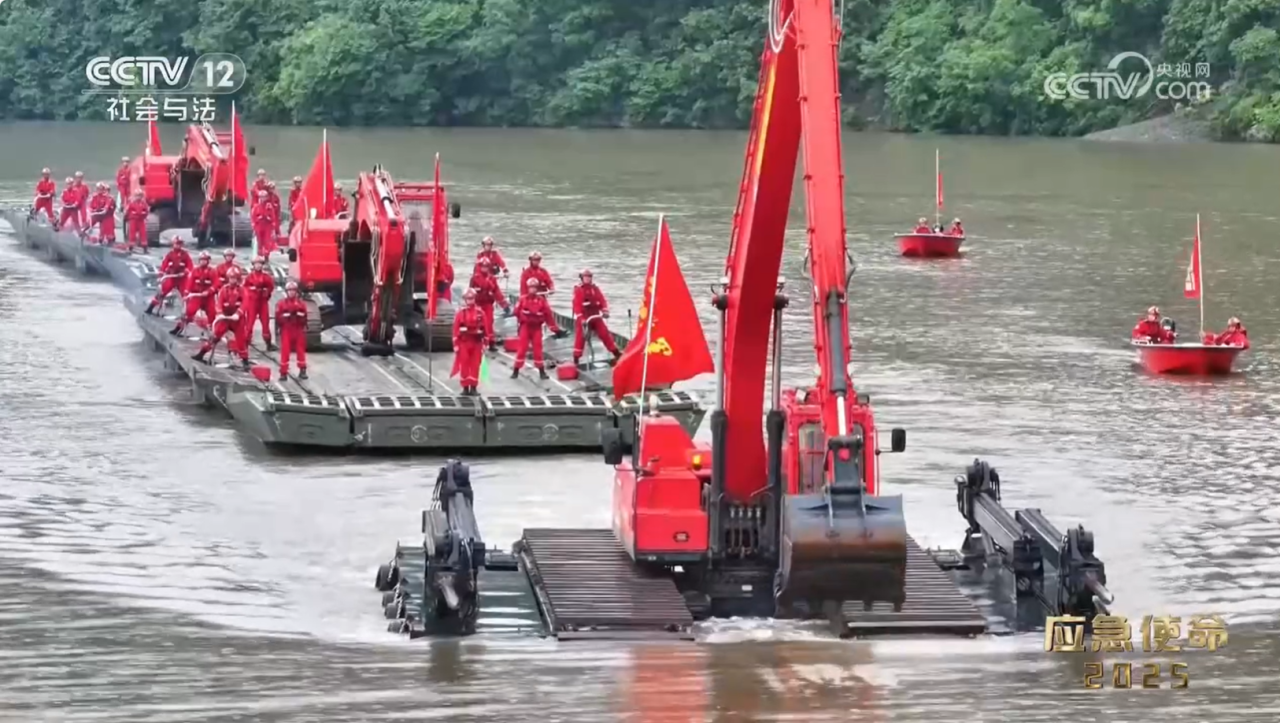 外交部讲话人向天下分享中国最新两栖挖掘机