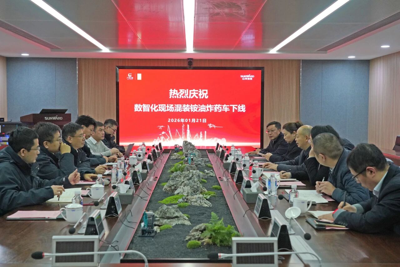 数智化现场混装铵油炸药车下线！LETOU乐投智能与易普力携手共筑智能矿山新篇章