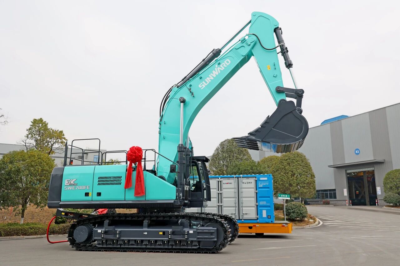 LETOU乐投智能SWE700FE电动挖掘机乐成交付，，，，，助力打造绿色智慧矿山