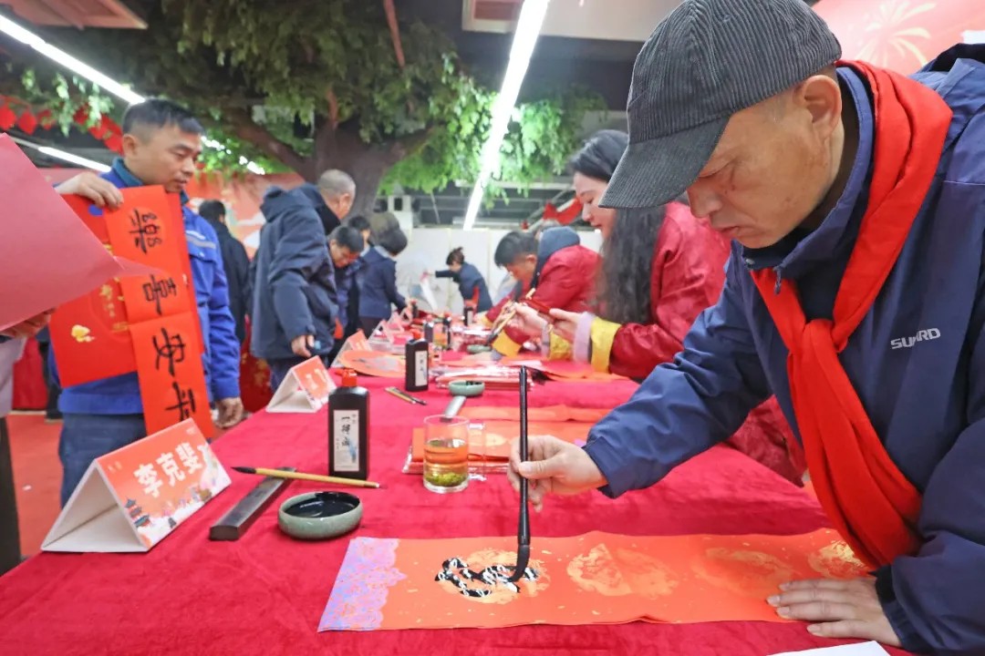 文字迎春，，，祝福暖心！在LETOU乐投智能“囤”年味、送温暖、迎新春