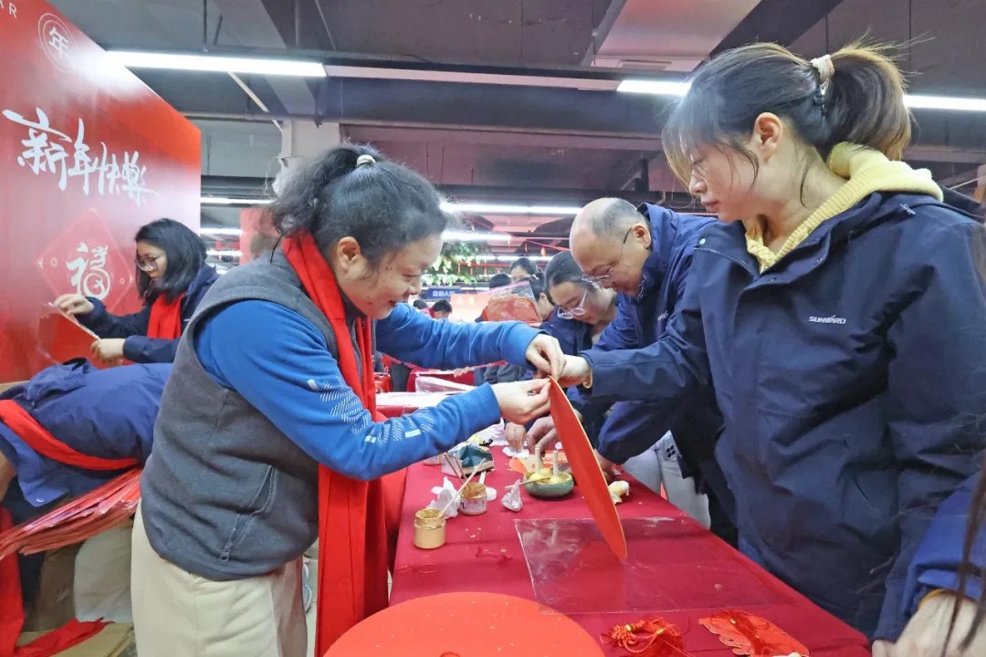 文字迎春，，，祝福暖心！在LETOU乐投智能“囤”年味、送温暖、迎新春